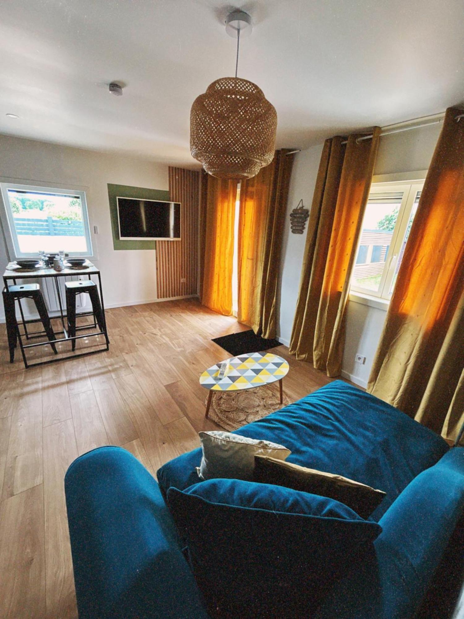 Love Room Haut De Gamme - L'Extase Avec Jacuzzi Violaines Exterior foto