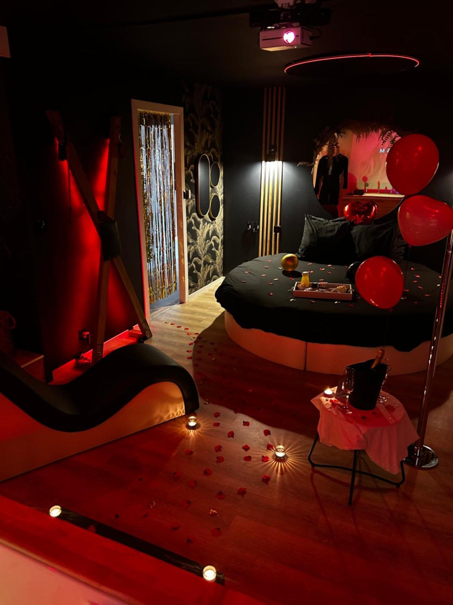 Love Room Haut De Gamme - L'Extase Avec Jacuzzi Violaines Exterior foto