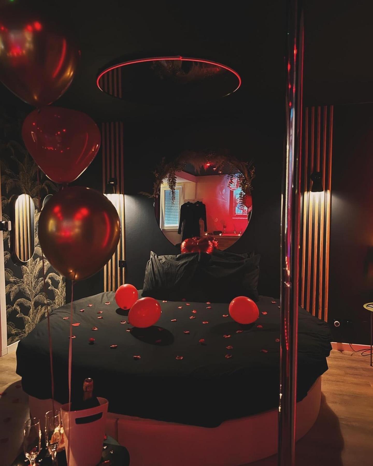Love Room Haut De Gamme - L'Extase Avec Jacuzzi Violaines Exterior foto